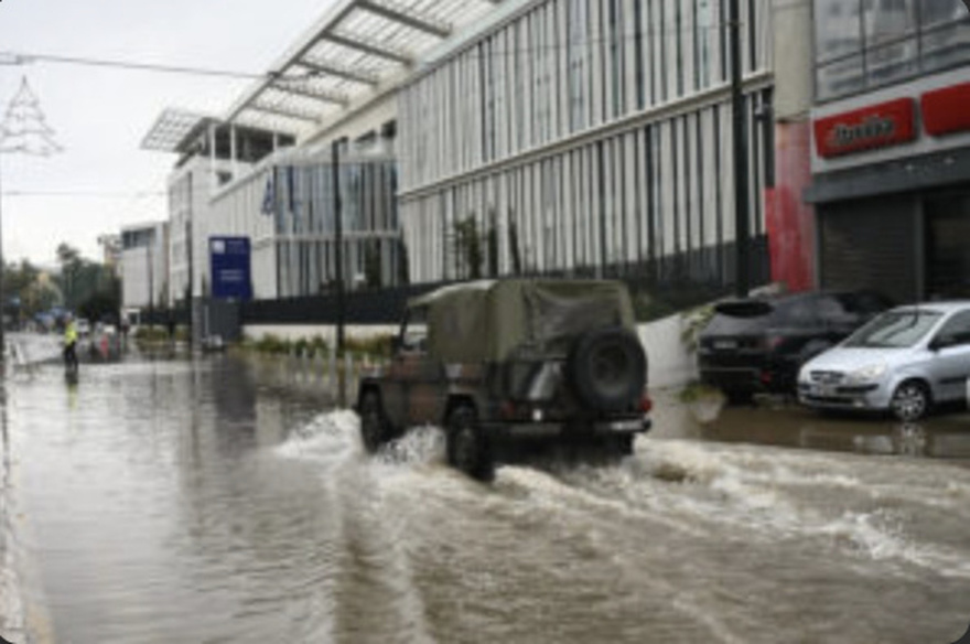 ΣΥΝΑΓΕΡΜΟΣ: Πνίγεται η Αττική – Εικόνες καταστροφής από την καταρρακτώδη βροχή