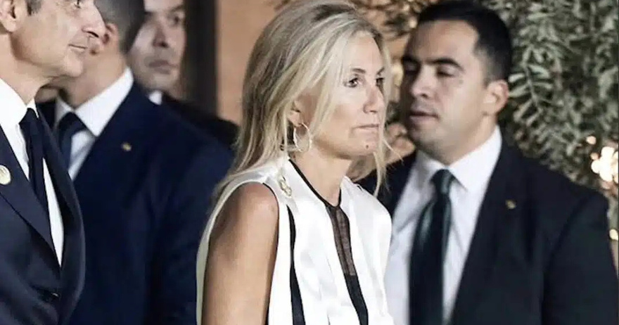 H Μαρέβα τους τάπωσε όλους: Η αποστομωτική απάντηση της για το φόρεμα σφουγγαρίστρα-χαρτί υγείας που προκάλεσε σάλο