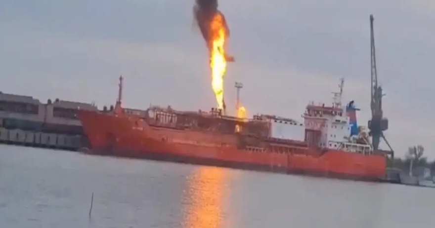 Συναγερμός στη Ρουμανία: Φωτιά σε τουρκικό τάνκερ από επίθεση ρωσικού drone στα σύνορα με την Ουκρανία – Εκκενώθηκε χωριό