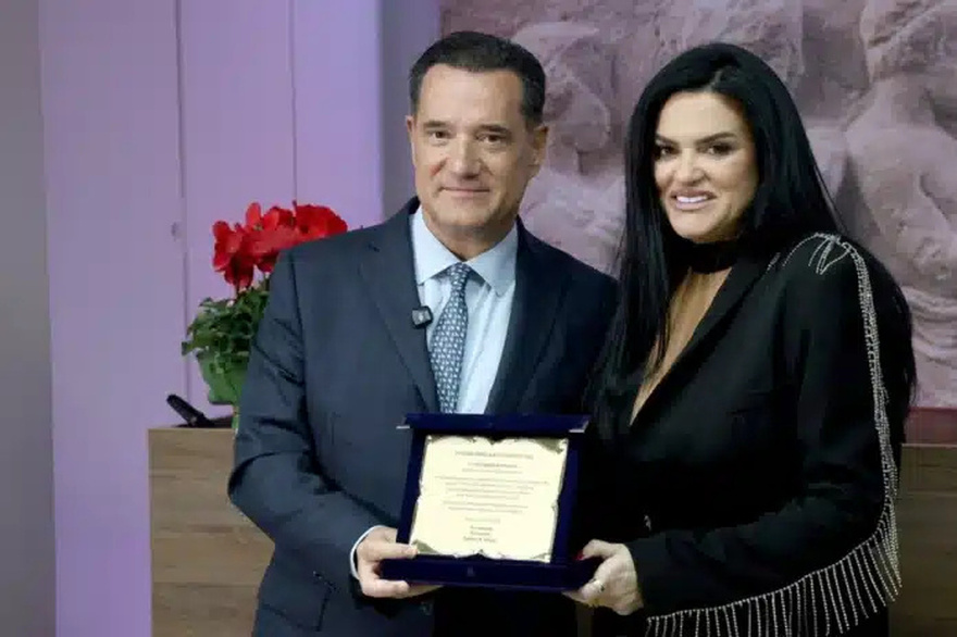 Δήμητρα Κατσαφάδου: Δώρισε στο ΕΣΥ ρομποτικό μηχάνημα για θεραπείες ακτινολογίας σε ογκολογικούς ασθενείς