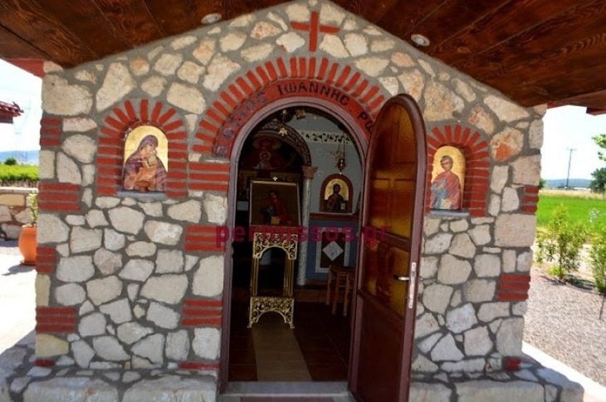 Άνδρας έχτισε ένα εκκλησάκι προς τıμή του Αγίου Ιωάννη του Ρώσου επειδή τον έβλεπε στον ύπνο του