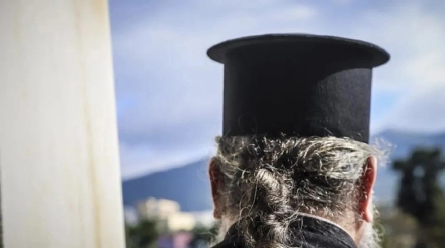 Σκηνές που προκαλούν δέος – Δείτε τι έκανε ένας ιερέας όταν έπεσε το Ιερό Δισκοπότηρο