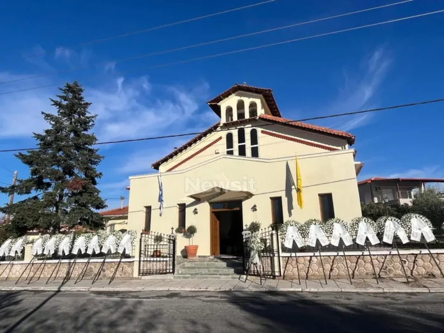 Κιλκίς: Σπαραγμός στην κηδεία του άτυχου κρεοπώλη που έκοψε κατά λάθος τη μηριαία αρτηρία του