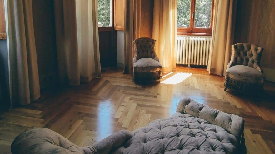 Τι σημαίνει το να μην αρέσει σε κάποιον να δέχεται επισκέπτες στο σπίτι του, σύμφωνα με την Ψυχολογία