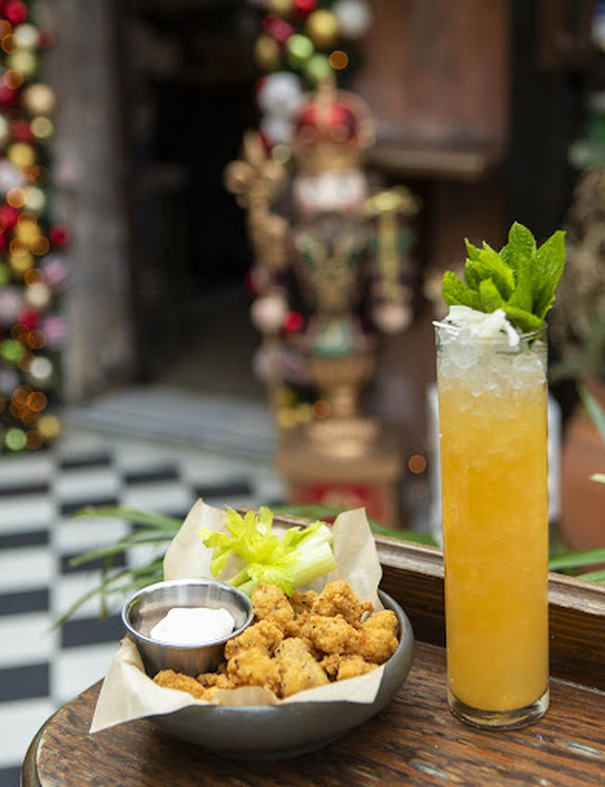 Upupa Epops: Το ατμοσφαιρικό all-day bar στο Κουκάκι