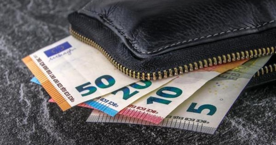 ΑΝΑΚΟΙΝΩΘΗΚΕ ΕΠΙΣΗΜΑ Ο ΝΕΟΣ ΚΑΤΩΤΑΤΟΣ ΜΙΣΘΟΣ – ΤΟΣΑ ΘΑ ΠΑΙΡΝΟΥΝ ΑΠΟ 1Η ΑΠΡΙΛΙΟΥ ΟΙ ΕΛΛΗΝΕΣ – ΤΑ 18 ΕΠΙΔΟΜΑΤΑ ΠΟΥ ΑΥΞΑΝΟΝΤΑΙ ▼