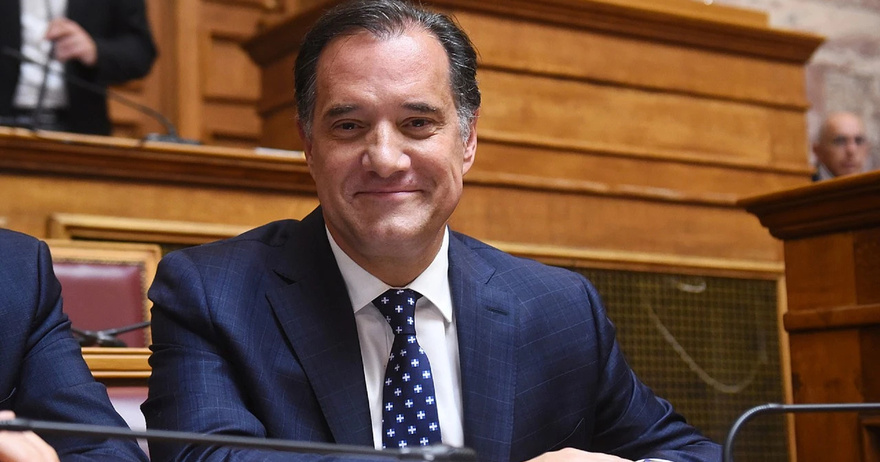 Αναvεωμένος μετά την εμφύτευση μαλλιών ο Άδωνις Γεωργιάδης – Το νέο λουκ του