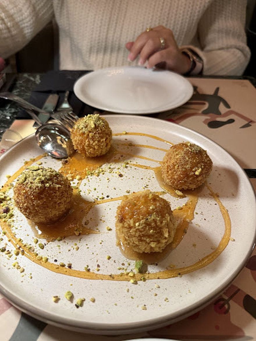 By the Glass: Το wine bar που απογειώνει την εμπειρία του κρασιού στην Αθήνα