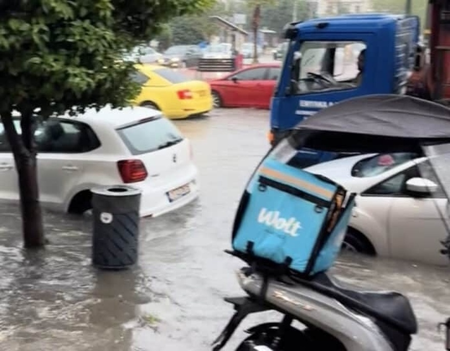 Όχι δεν είναι στην Βενετία είναι στην Ελλάδα – Πλημμύρισε πασίγνωστη περιοχή της χώρας