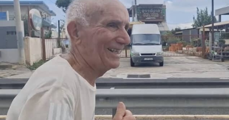 O υπέροχος κύριος Πλούταρχος έτρεξε 42 χλμ. για… πλάκα στα 89 του χρόνια