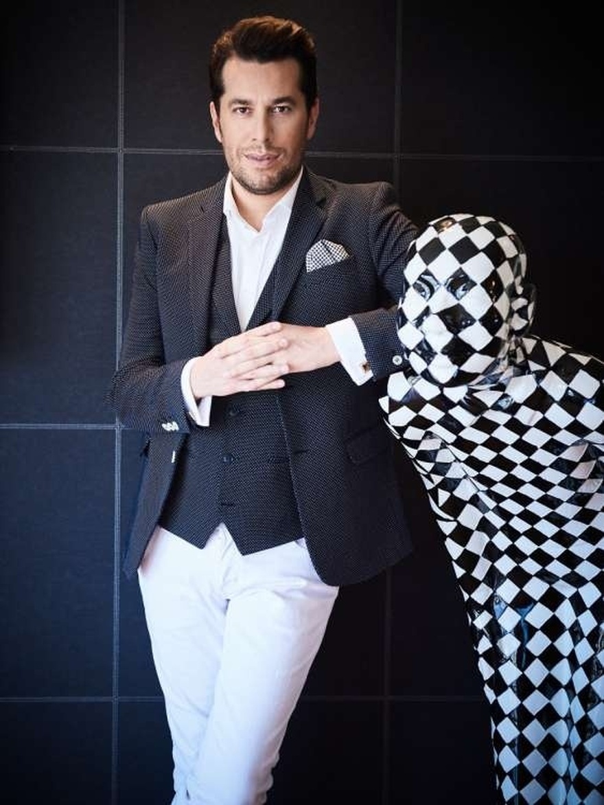 Μαθεύτηκε το ευχάριστο για τον Τραϊανό Δέλλα – Μεγάλες χαρές στην οικογένεια μετά από καιρό – Στο πλευρό του η Γωγώ Μαστροκώστα