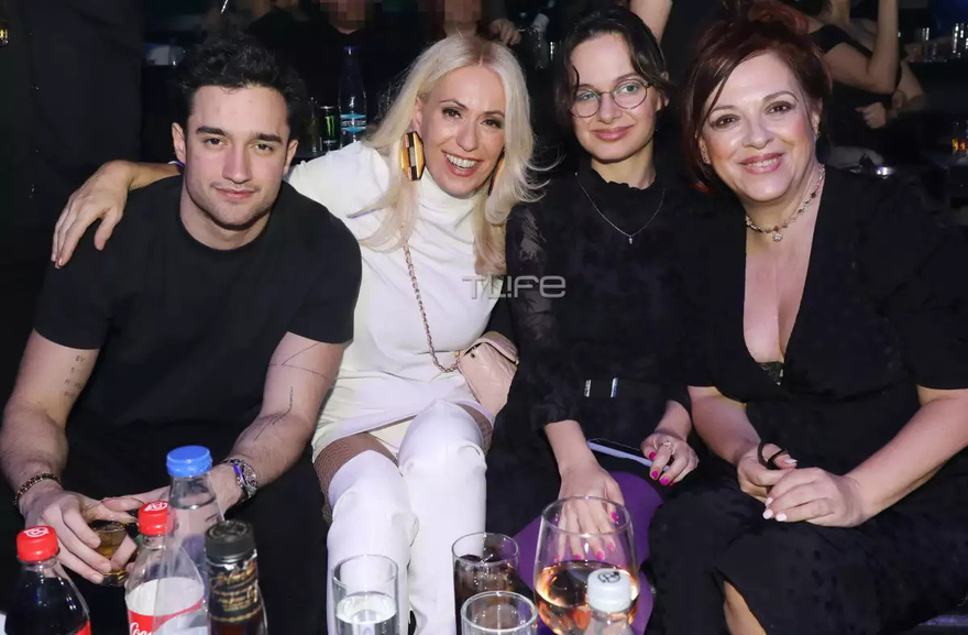 Oλόκληρος άντρας ο Άρης Αργυρόπουλος: Ο γιος της Μαρίας Μπακοδήμου όσο μεγαλώνει ομορφαίνει κι άλλο