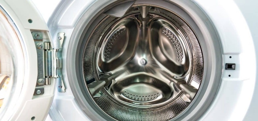 Τα ρούχα μυρίζουν φρεσκάδα χωρίς μαλακτικό: Χρησιμοποιήστε αuτό το φυσικό συστατικό