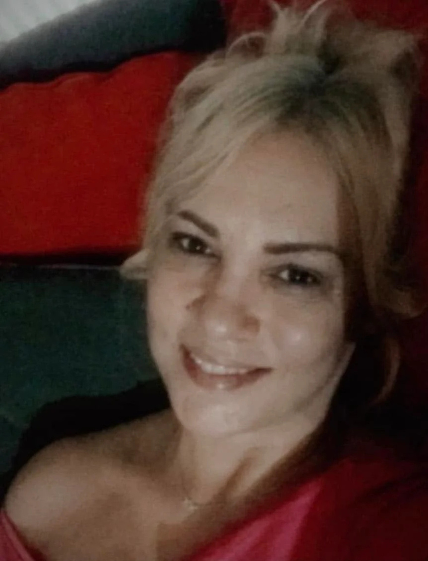 Είπε «όχι» στις πλαστικές, μεγάλωσε φυσικά, άλλαξε επάγγελμα: Η ηθοποιός Λίνα Σακκά στα 48 της πως είναι σήμερα