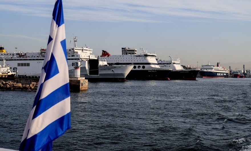 Συναγερμός στον Πειραιά: Σύγκρουση πλοίων στο λιμάνι