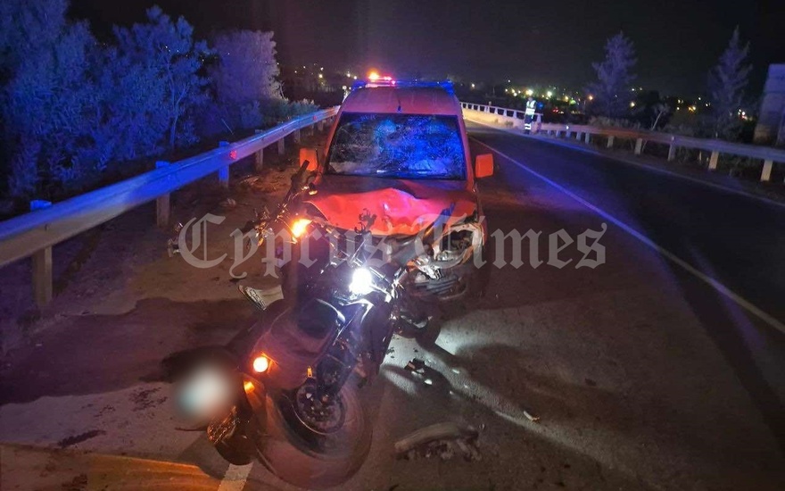 Βαν μπήκε στο αντίθετο ρεύμα και παρέσυρε στον θάνατο μοτοσικλετιστή. Θετικός σε άλκοτεστ ο οδηγός