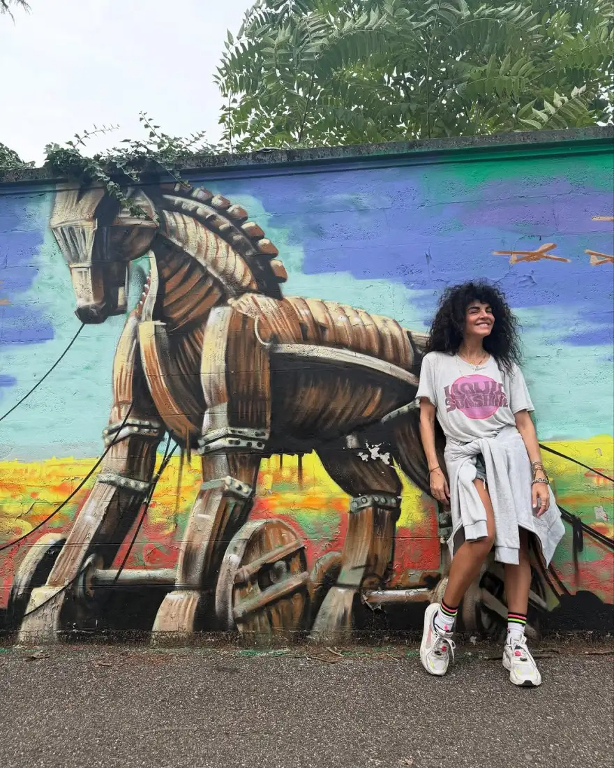 Σολωμού: Στη δημοσιότητα βίντεο με φιλιά στο στόμα με τον Αλμπάνη – Τι συμβαίνει μεταξύ τους