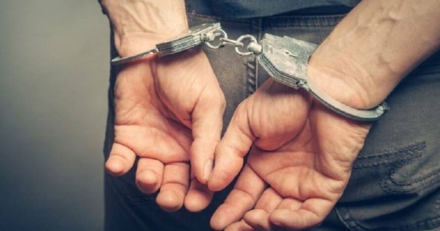 Αυτός είναι ο γνωστός τραγουδιστής που μπλέκεται σε σκάνδαλο με ποδοσφαιριστή – Το ντουέτο που τον έκανε διάσημο
