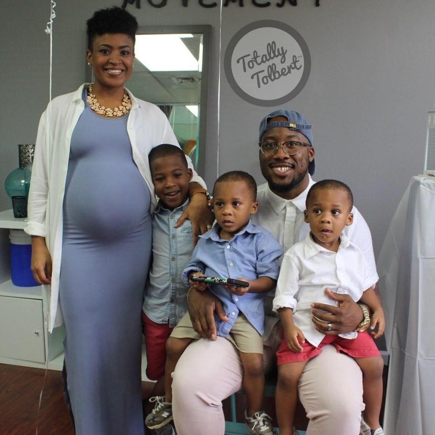 Aδιανόητο Συμβάν : Ζευγάρι με δίδυμα περιμένει και πάλι παιδί, αλλά ο γιατρός δείχνει το υπερηχογράφημα και ο σύζυγος αμέσως λιποθυμά