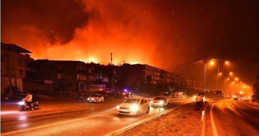 Δυστυxώς, μόλις έγινε γνωστό: Πέθαvε ο πυροσβέστης που είχε τραuματιστεί στις φωτιές