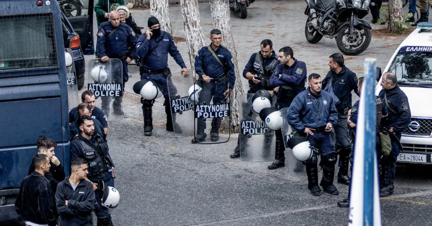 Κρήτη: Σκηνές οδύνης στο Βενιζέλειο νοσοκομείο, συγγενείς θρηνούν τους ανθρώπους τους