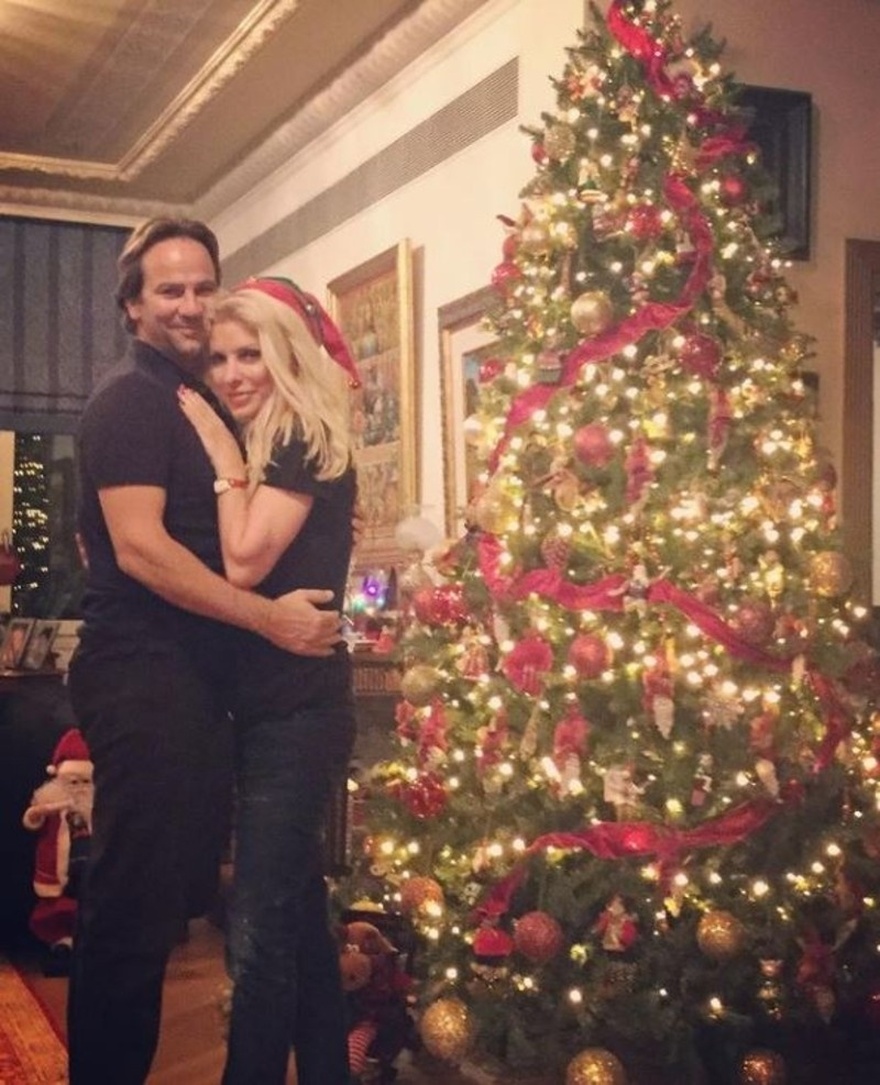 Καταραμένη φτώχεια: Το “φτωχικό” σπίτι της Ελένης Μενεγάκη που θα ζήλευαν πολλοί – Ιδιωτική πισίνα, παιδική χαρά, τεράστια κουζίνα