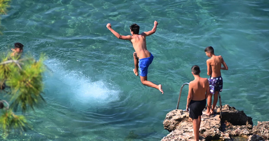 Προειδοποίηση Τσατραφύλλια: Έρχεται «θερμικός θόλος» με 39άρια – Ποιες περιοχές θα «χτυπήσει»