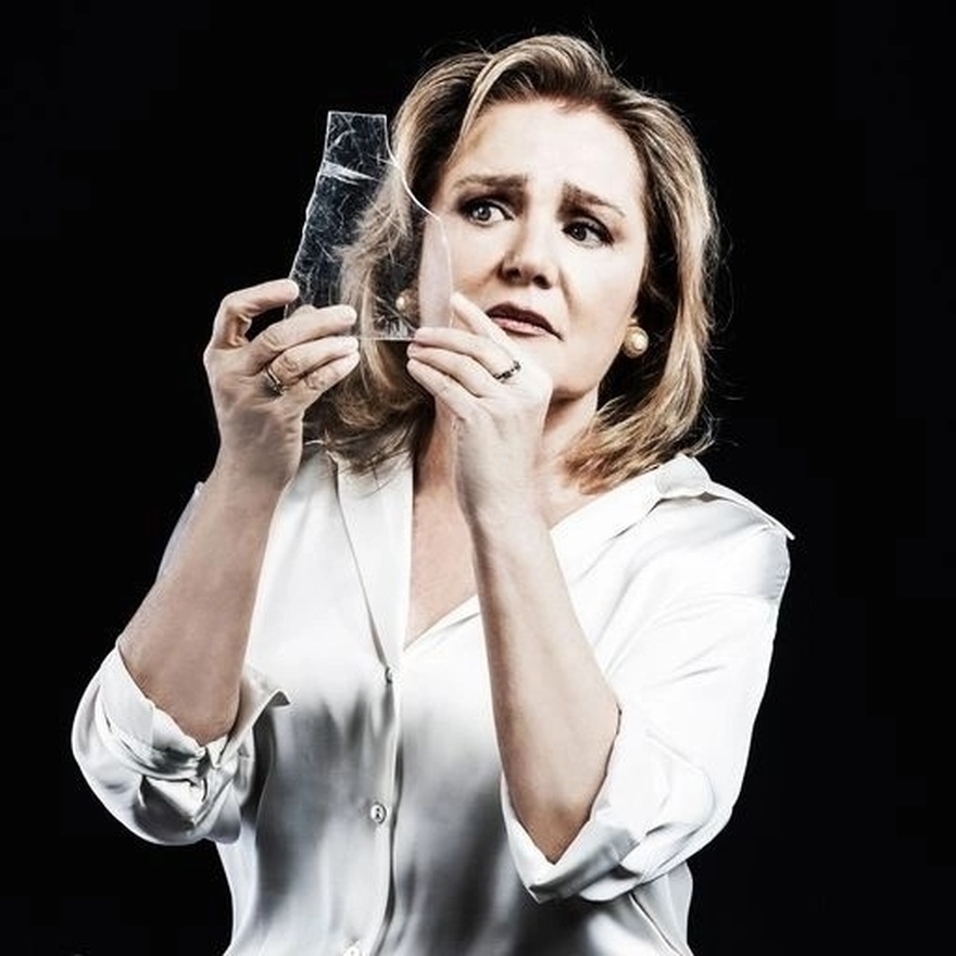 Αδελαϊδα Δριτσώνα: Η 29χρονη καλλονή μελαχρινή κόρη της Μαρία Καβογιάννη με τις σπάνιες εμφανίσεις και η μεγάλη ομοιότητα τους