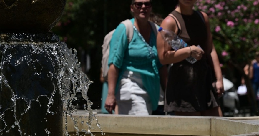 ΣΥΝΑΓΕΡΜΟΣ ΣΤΗΝ ΕΛΛΑΔΑ ΛΟΓΩ ΚΑΥΣΩΝΑ:ΕΚΤΑΚΤΑ ΜΕΤΡΑ ΤΗΣ ΚΥΒΕΡΝΗΣΗΣ-ΑΥΤΟΙ ΣΤΑΜΑΤΑΝΕ ΔΟΥΛΕΙΑ 12.00-17.00-ΣΕ ΕΠΙΦΥΛΑΚΗ ΚΑΙ Ο ΣΤΡΑΤΟΣ