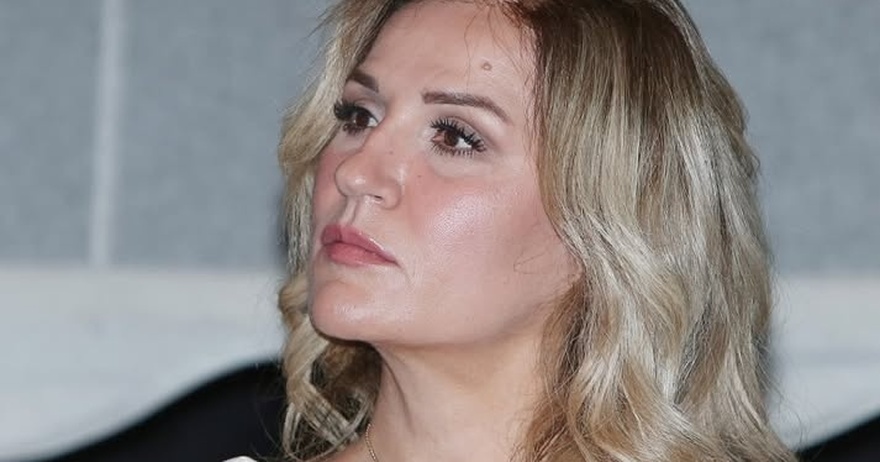 Η άγνωστη πεpιπέτεια της Μπέσυ Μάλφα: Ο όγκos στο κεφάλι και η μεγάλη μάxη!