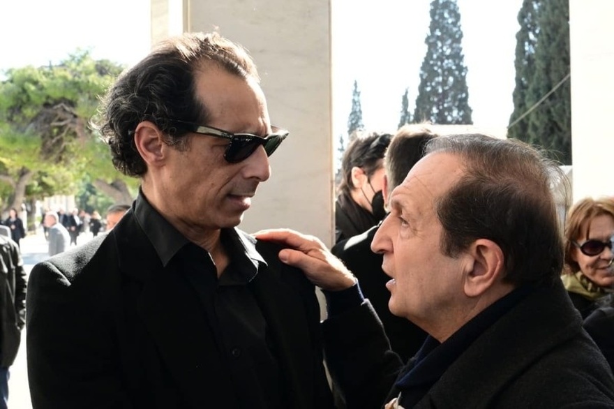 Κηδεία Δημήτρη Κολλάτου: Με βαθιά συγκίνηση το τελευταίο «αντίο» στον σπουδαίο σκηνοθέτη