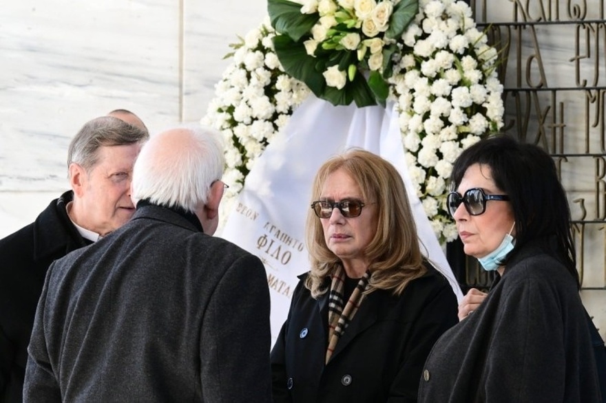 Κηδεία Δημήτρη Κολλάτου: Με βαθιά συγκίνηση το τελευταίο «αντίο» στον σπουδαίο σκηνοθέτη