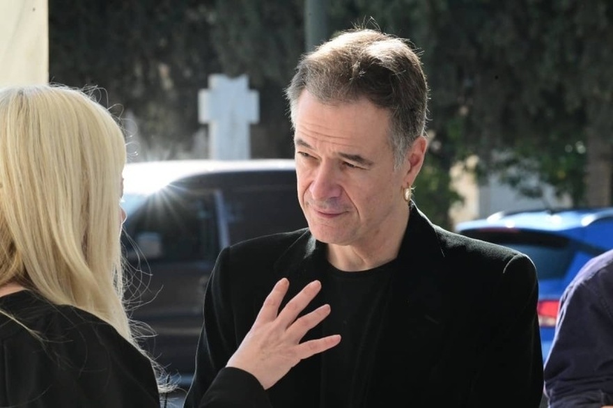 Κηδεία Δημήτρη Κολλάτου: Με βαθιά συγκίνηση το τελευταίο «αντίο» στον σπουδαίο σκηνοθέτη