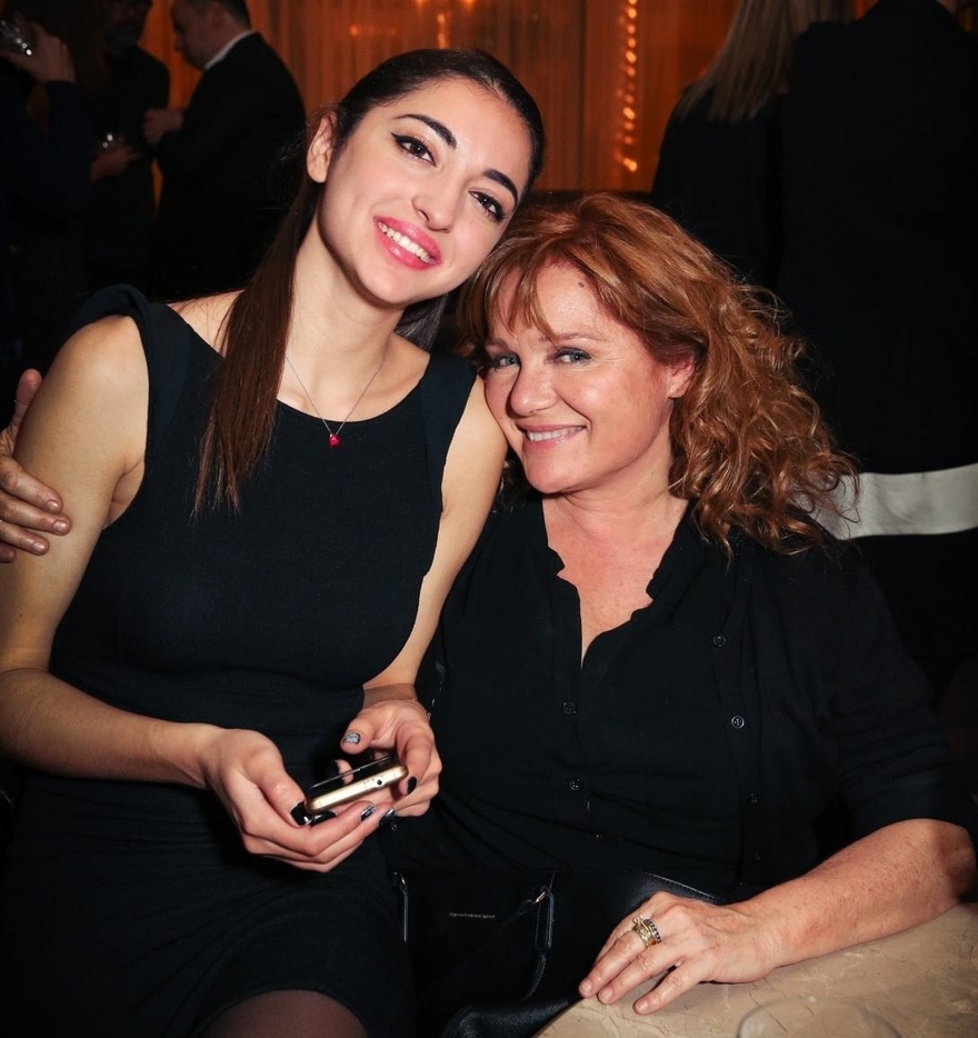 Αδελαϊδα Δριτσώνα: Η 29χρονη καλλονή μελαχρινή κόρη της Μαρία Καβογιάννη με τις σπάνιες εμφανίσεις και η μεγάλη ομοιότητα τους