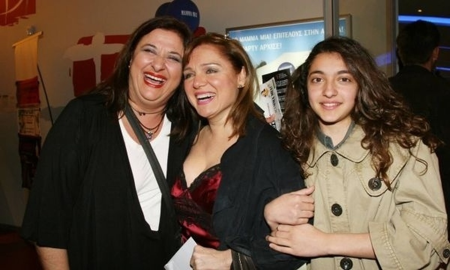 Αδελαϊδα Δριτσώνα: Η 29χρονη καλλονή μελαχρινή κόρη της Μαρία Καβογιάννη με τις σπάνιες εμφανίσεις και η μεγάλη ομοιότητα τους