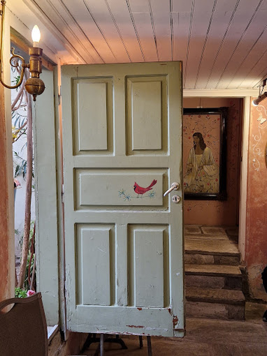 Το Βρυσάκι: Ένα Παραδοσιακό Καφενείο στο Κέντρο της Αθήνας