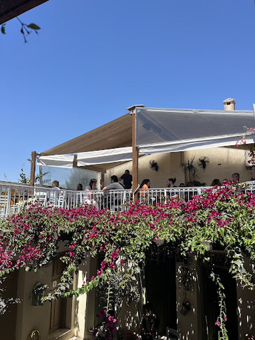 Το Βρυσάκι: Ένα Παραδοσιακό Καφενείο στο Κέντρο της Αθήνας