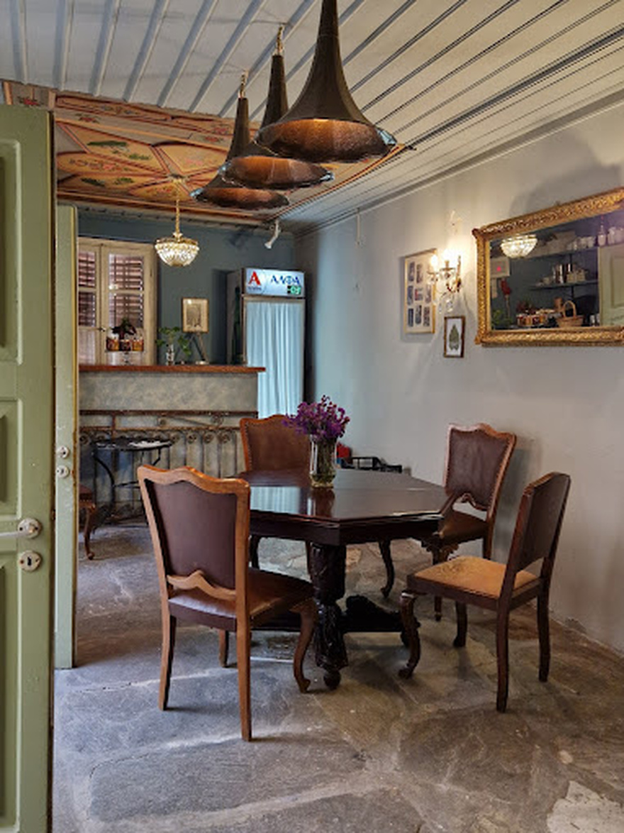 Το Βρυσάκι: Ένα Παραδοσιακό Καφενείο στο Κέντρο της Αθήνας