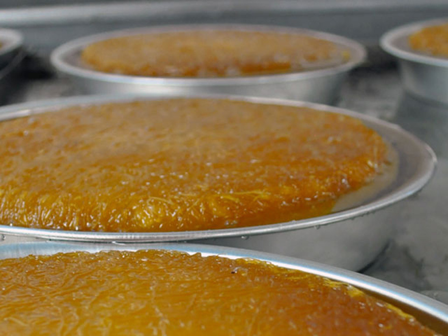 Κοσμικόν: Το ιστορικό γαλακτομπούρεκο που θα αγαπήσεις