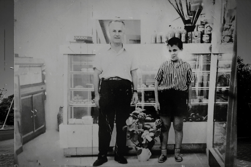 Κοσμικόν: Το ιστορικό γαλακτομπούρεκο που θα αγαπήσεις