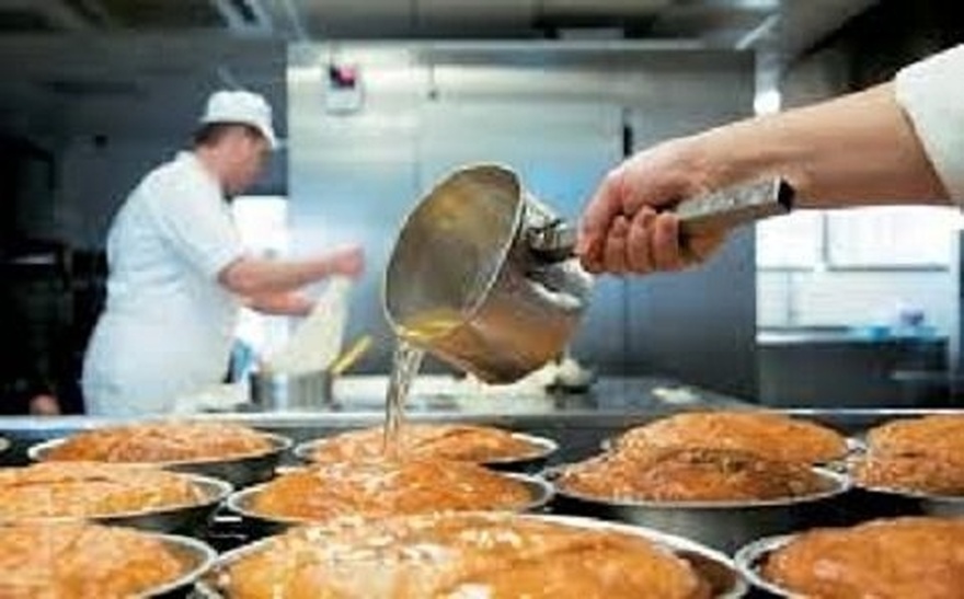 Κοσμικόν: Το ιστορικό γαλακτομπούρεκο που θα αγαπήσεις