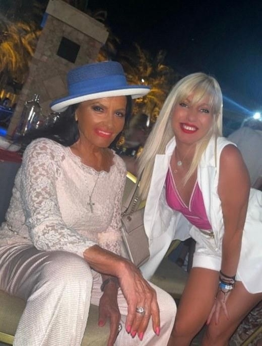 Φανερά αδυνατισμένη, κατάμαυρη, μοιάζει με ξένη: Σούσουρο με τις νέες φώτο της Ζωζώς Σαπουντζάκη, στα 89 της