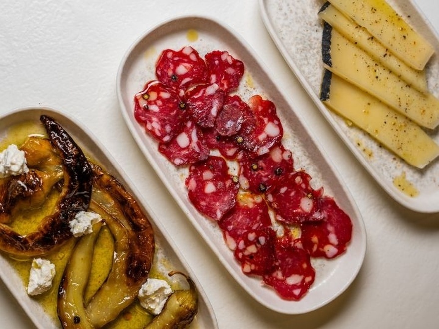 Via Maris: Μια Βερμουτερία Κρυμμένη στου Ψυρρή