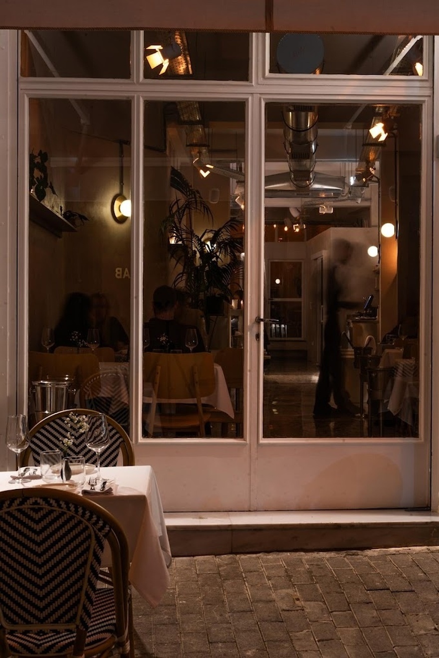 Via Maris: Μια Βερμουτερία Κρυμμένη στου Ψυρρή