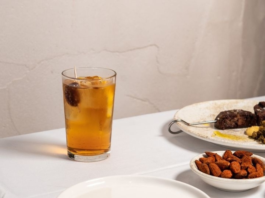 Via Maris: Μια Βερμουτερία Κρυμμένη στου Ψυρρή