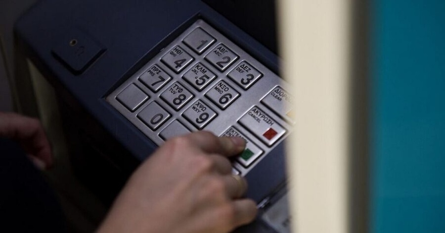 ΜΠΗΚΑΝ ΣΗΜΕΡΑ ΤΑ ΛΕΦΤΑ ΣΤΟΥΣ ΛΟΓΑΡΙΑΣΜΟΥΣ – ΤΡΕΧΟΥΝ ΣΤΗΝ ΤΡΑΠΕΖΑ ΝΑ ΚΑΝΟΥΝ ΑΝΑΛΗΨΗ ΧΙΛΙΑΔΕΣ ΕΛΛΗΝΕΣ