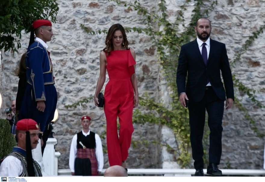 Ήθελε να το κρατήσει κρυφό αλλά πλέον η κοιλιά δεν κρύβεται: Η πανέμορφη βουλευτής ανακοίνωσε την εγκυμοσύνη με αυτή τη φωτογραφία