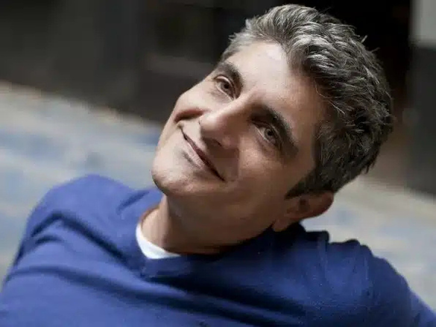 «Είμαι άθεος»: 10 διάσημοι Έλληνες που παραδέχτηκαν δημόσια ότι δεν πιστεύουν στον Θεό