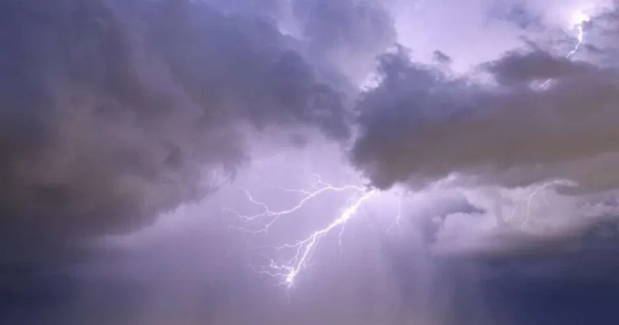 EKTAKTO: Ισχυρή χαλαζόπτωση ΤΩΡΑ – Μεγάλες καταστροφές