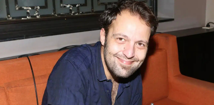 «Είμαι άθεος»: 10 διάσημοι Έλληνες που παραδέχτηκαν δημόσια ότι δεν πιστεύουν στον Θεό